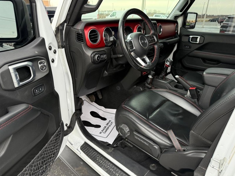 Jeep Wrangler Vehicle Full-screen Gallery Image 16