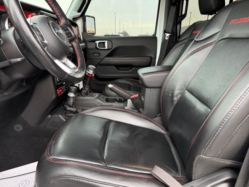 Jeep Wrangler Vehicle Full-screen Gallery Image 17