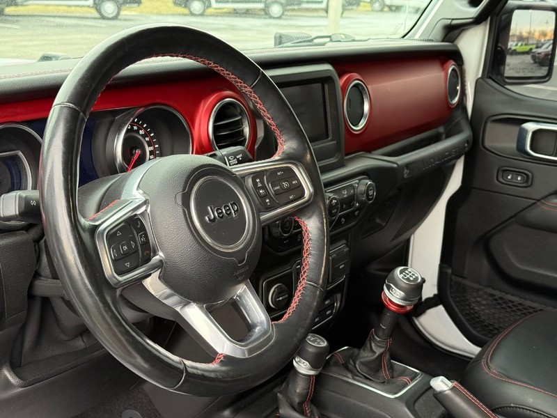 Jeep Wrangler Vehicle Full-screen Gallery Image 18