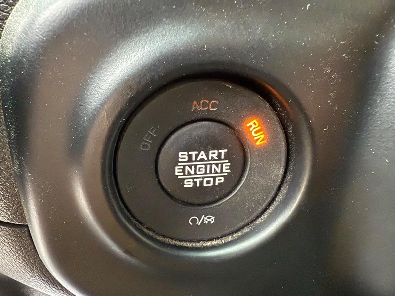 Jeep Wrangler Vehicle Full-screen Gallery Image 21