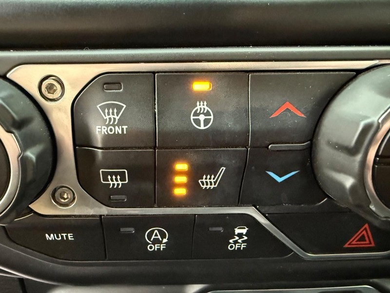 Jeep Wrangler Vehicle Full-screen Gallery Image 22