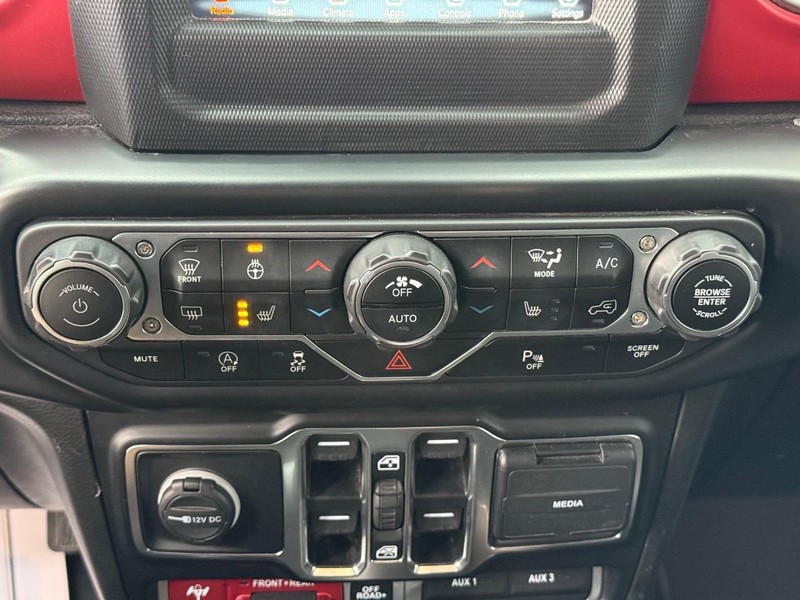 Jeep Wrangler Vehicle Full-screen Gallery Image 25