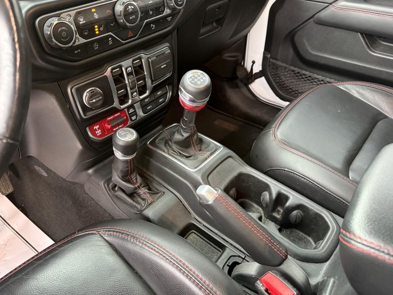 Jeep Wrangler Vehicle Full-screen Gallery Image 26