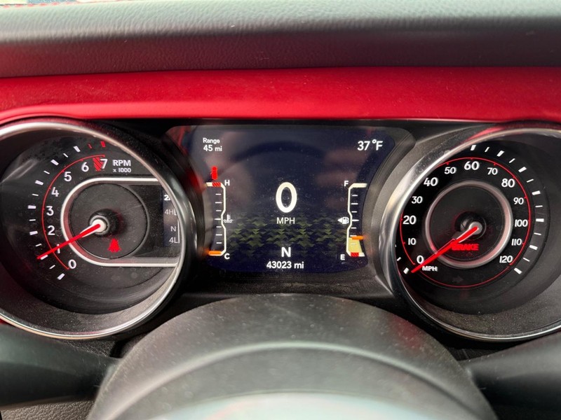 Jeep Wrangler Vehicle Full-screen Gallery Image 28