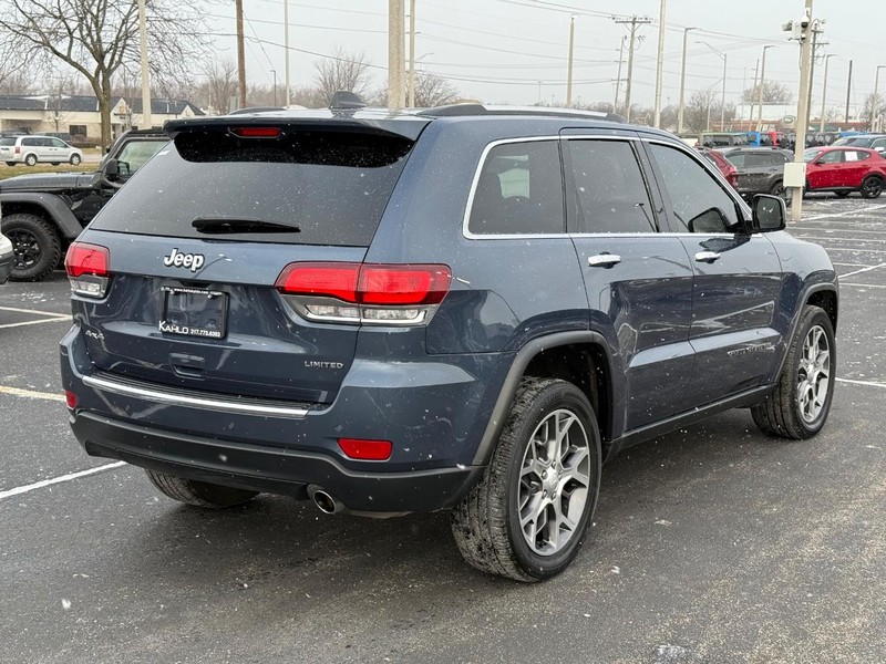 Jeep Grand Cherokee Vehicle Full-screen Gallery Image 3
