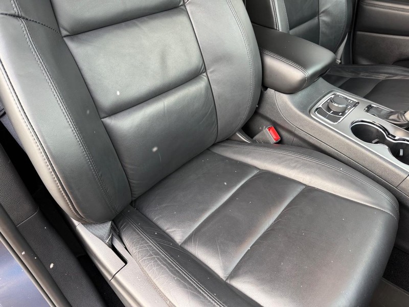 Jeep Grand Cherokee Vehicle Full-screen Gallery Image 18