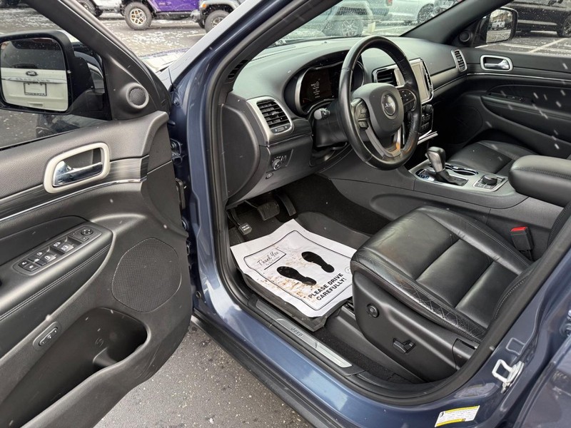 Jeep Grand Cherokee Vehicle Full-screen Gallery Image 19