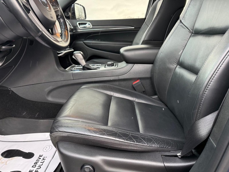 Jeep Grand Cherokee Vehicle Full-screen Gallery Image 20