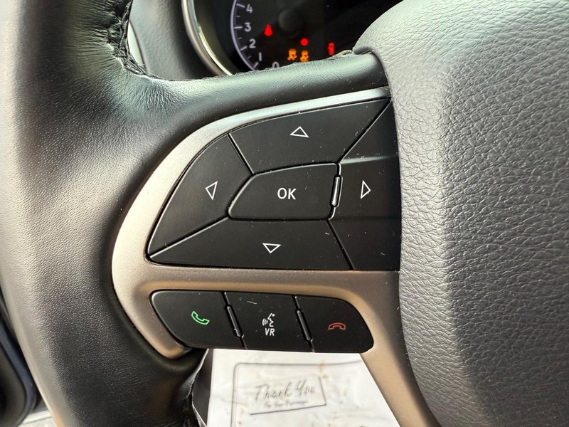 Jeep Grand Cherokee Vehicle Full-screen Gallery Image 22