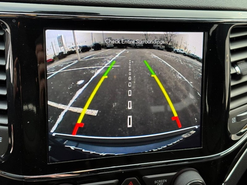 Jeep Grand Cherokee Vehicle Full-screen Gallery Image 25