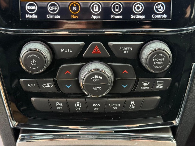 Jeep Grand Cherokee Vehicle Full-screen Gallery Image 28