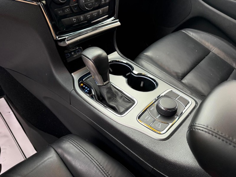 Jeep Grand Cherokee Vehicle Full-screen Gallery Image 29