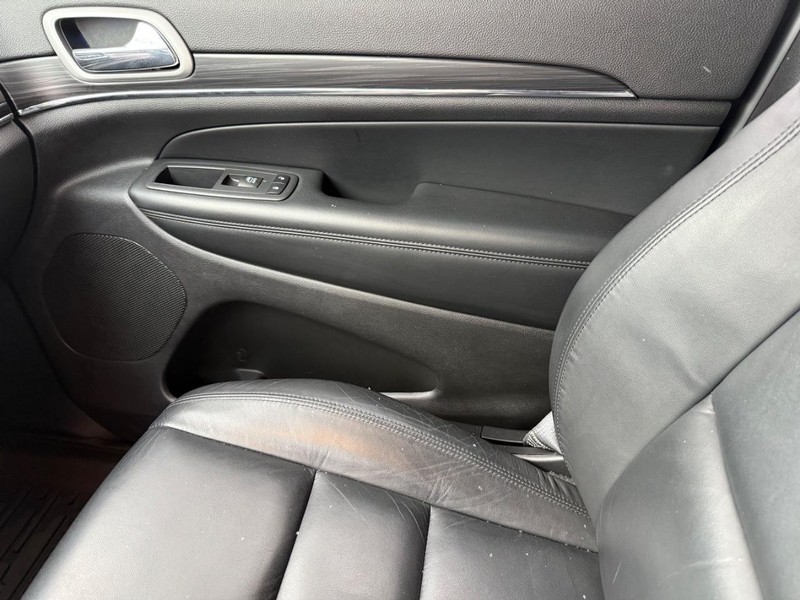 Jeep Grand Cherokee Vehicle Full-screen Gallery Image 30