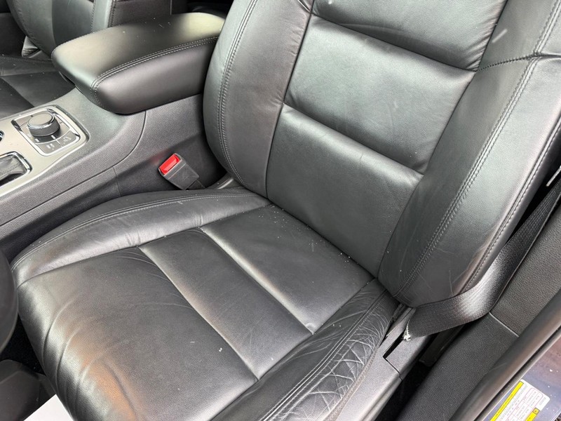 Jeep Grand Cherokee Vehicle Full-screen Gallery Image 34