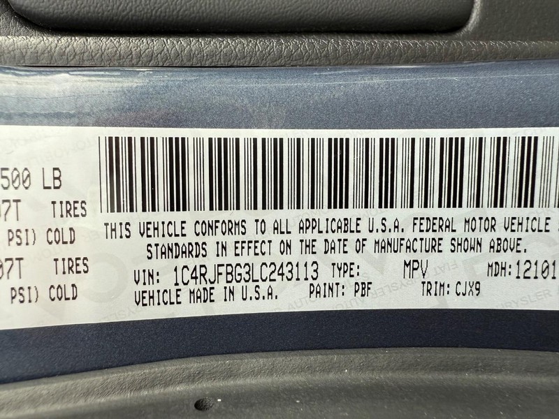 Jeep Grand Cherokee Vehicle Full-screen Gallery Image 35