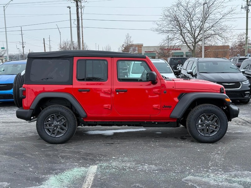 Jeep Wrangler Vehicle Full-screen Gallery Image 2
