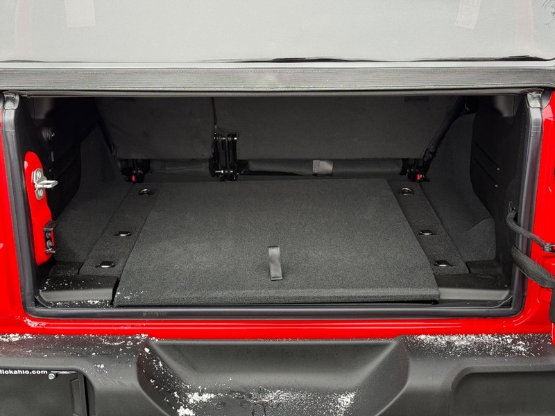 Jeep Wrangler Vehicle Full-screen Gallery Image 7