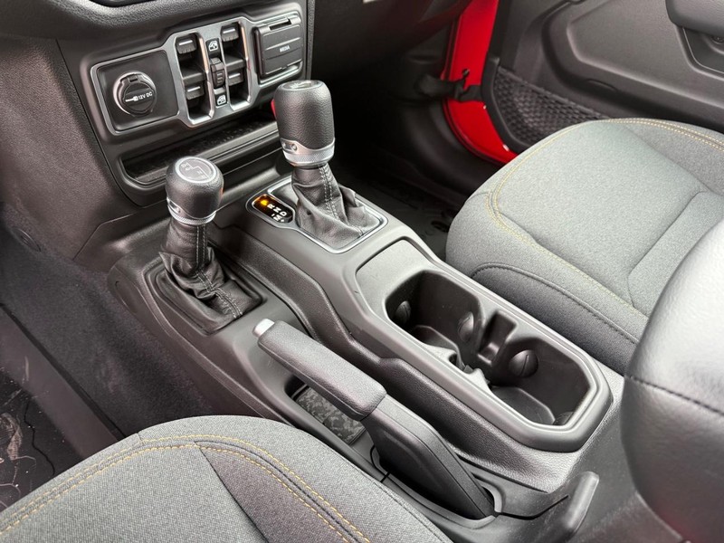 Jeep Wrangler Vehicle Full-screen Gallery Image 26