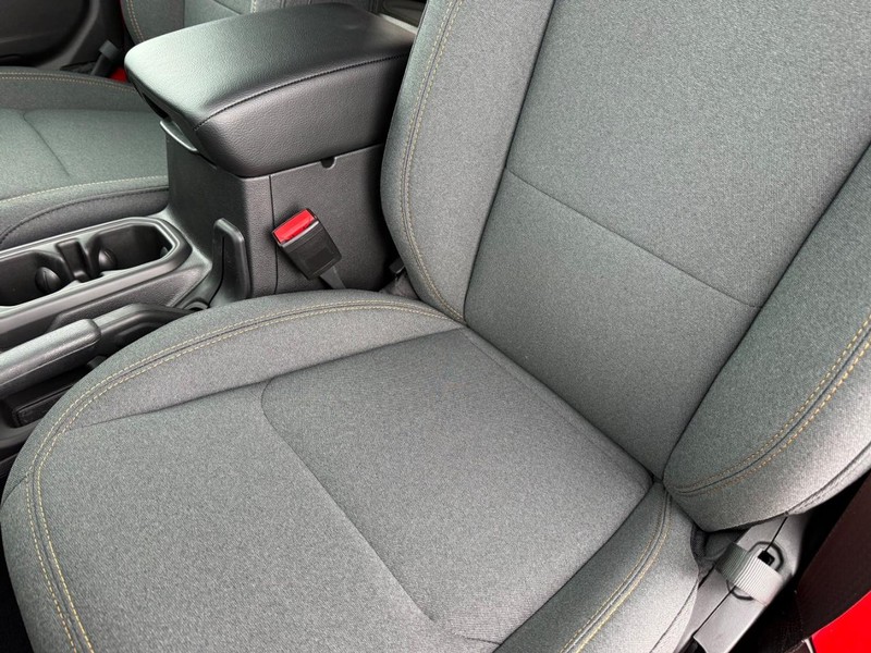 Jeep Wrangler Vehicle Full-screen Gallery Image 30