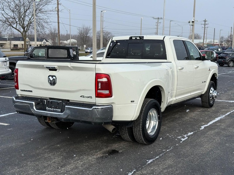 Ram 3500 Vehicle Full-screen Gallery Image 3