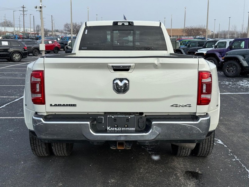 Ram 3500 Vehicle Full-screen Gallery Image 4