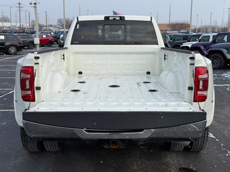 Ram 3500 Vehicle Full-screen Gallery Image 7