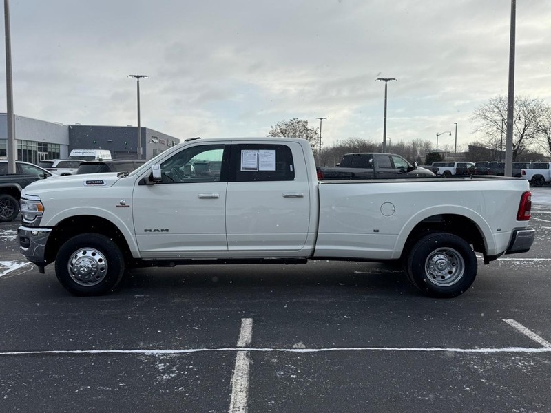 Ram 3500 Vehicle Full-screen Gallery Image 8
