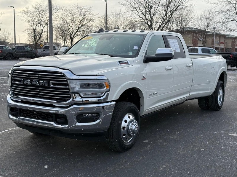 Ram 3500 Vehicle Full-screen Gallery Image 9