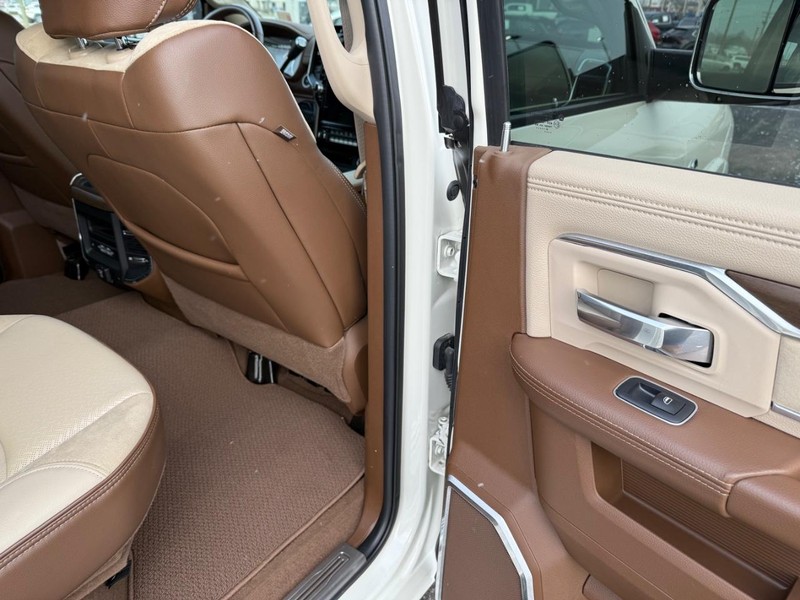 Ram 3500 Vehicle Full-screen Gallery Image 12