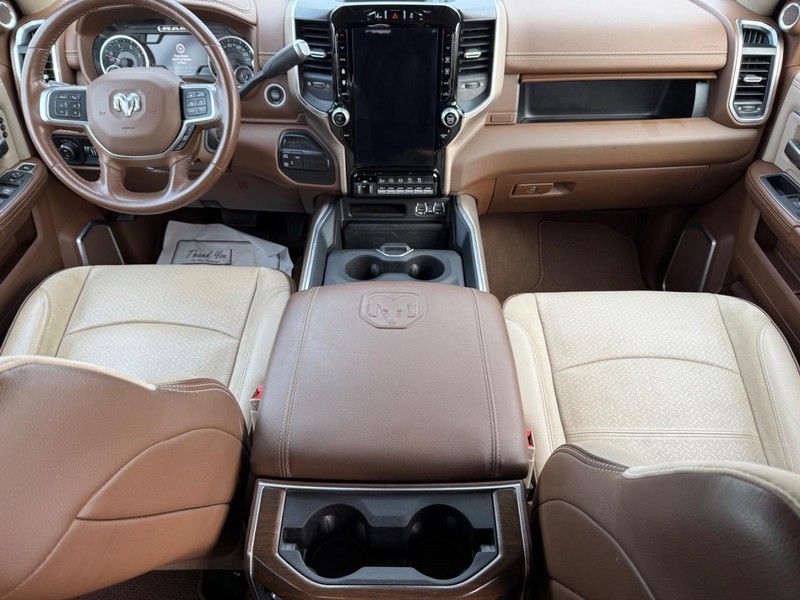 Ram 3500 Vehicle Full-screen Gallery Image 13