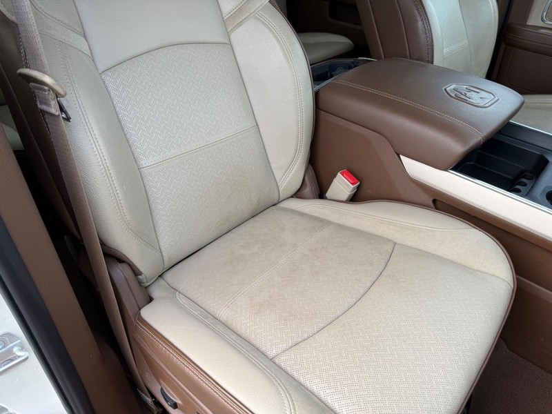 Ram 3500 Vehicle Full-screen Gallery Image 16