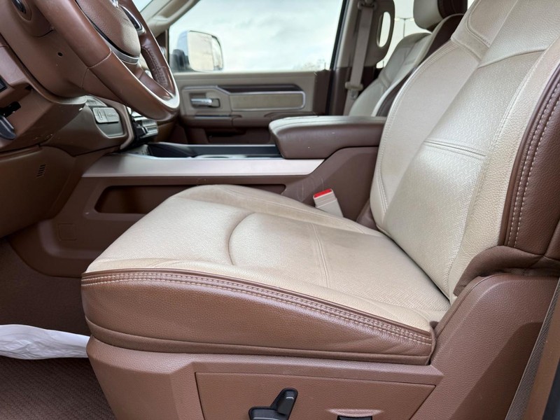 Ram 3500 Vehicle Full-screen Gallery Image 18