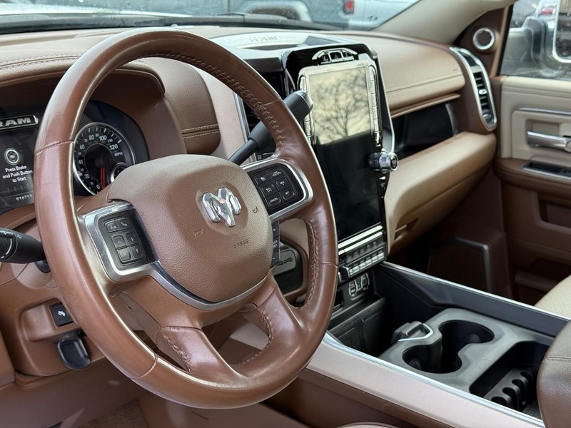 Ram 3500 Vehicle Full-screen Gallery Image 19