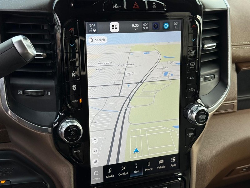 Ram 3500 Vehicle Full-screen Gallery Image 23