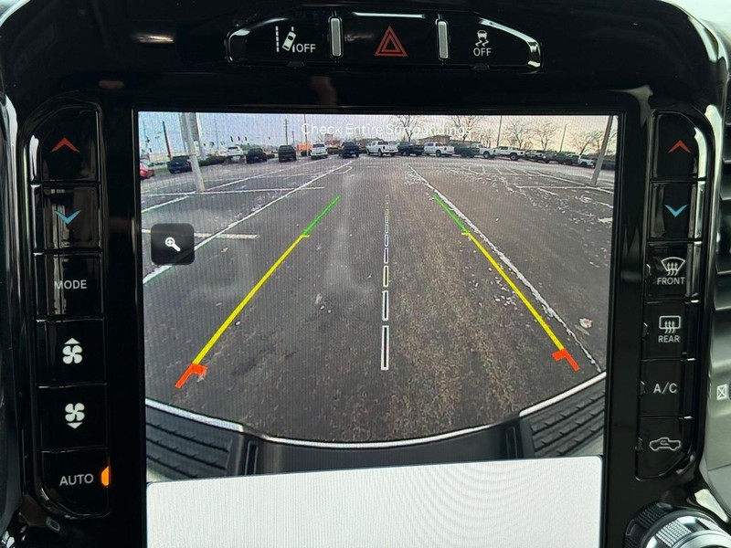 Ram 3500 Vehicle Full-screen Gallery Image 24