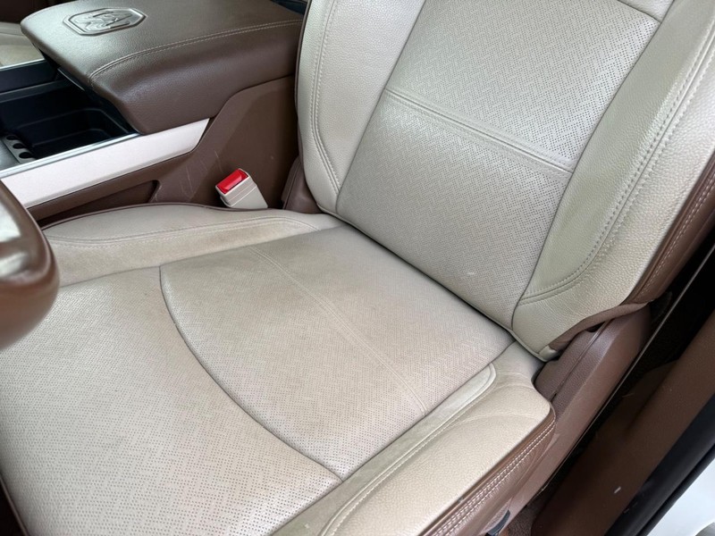 Ram 3500 Vehicle Full-screen Gallery Image 30