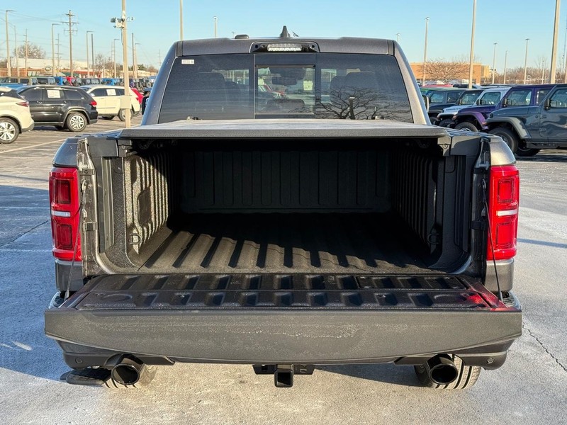Ram 1500 Vehicle Full-screen Gallery Image 7