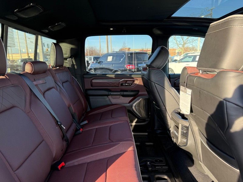 Ram 1500 Vehicle Full-screen Gallery Image 10