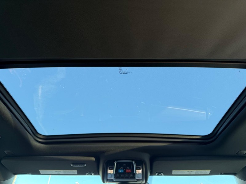 Ram 1500 Vehicle Full-screen Gallery Image 12