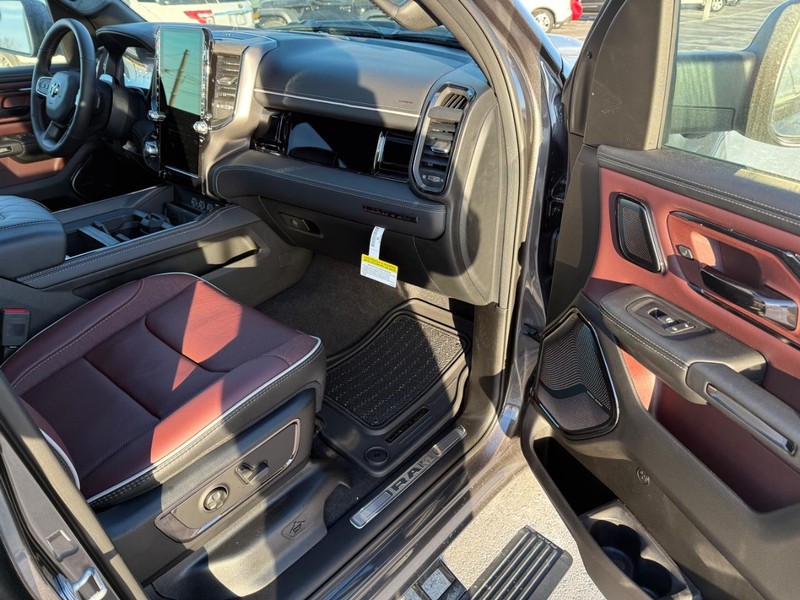 Ram 1500 Vehicle Full-screen Gallery Image 15