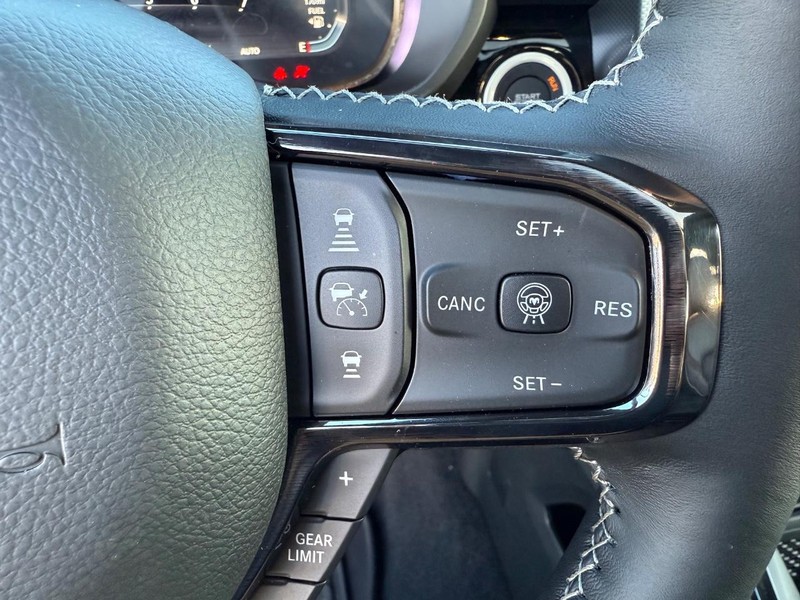 Ram 1500 Vehicle Full-screen Gallery Image 22