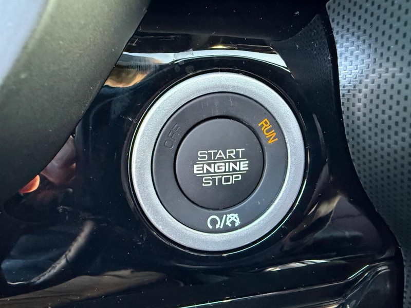 Ram 1500 Vehicle Full-screen Gallery Image 23