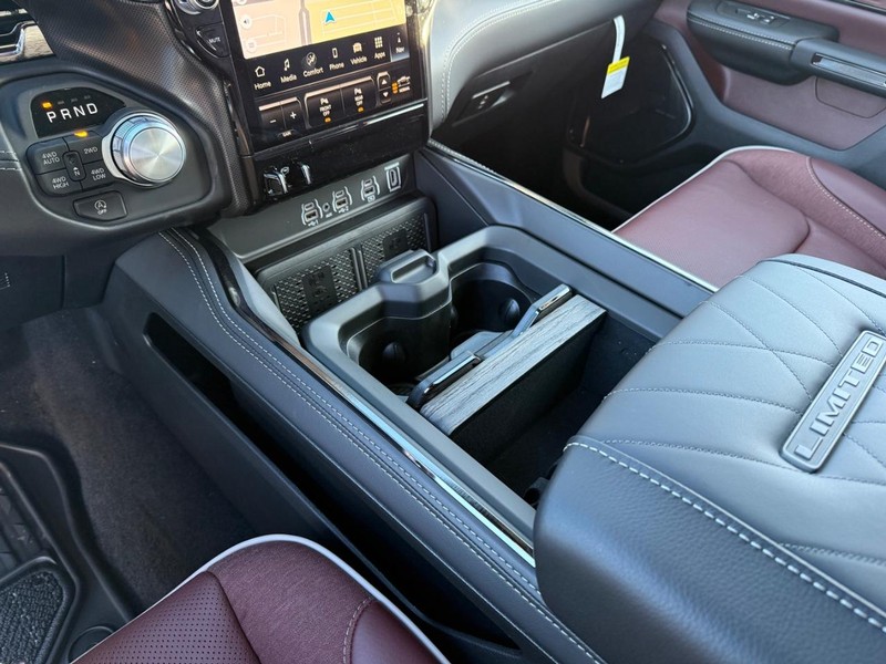 Ram 1500 Vehicle Full-screen Gallery Image 26