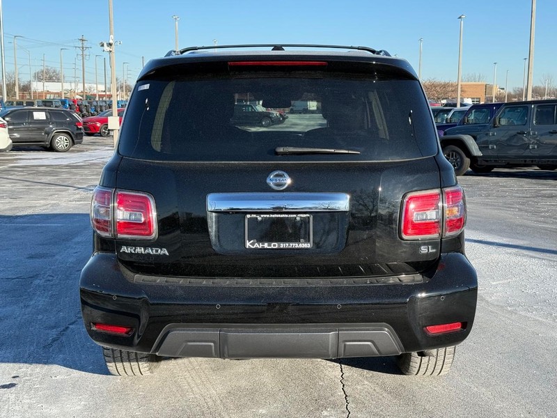 Nissan Armada Vehicle Full-screen Gallery Image 4