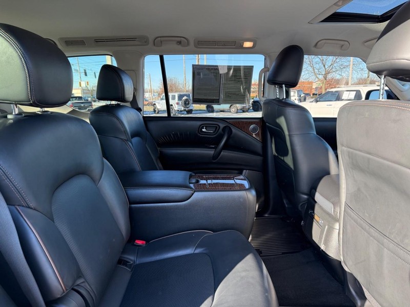 Nissan Armada Vehicle Full-screen Gallery Image 11