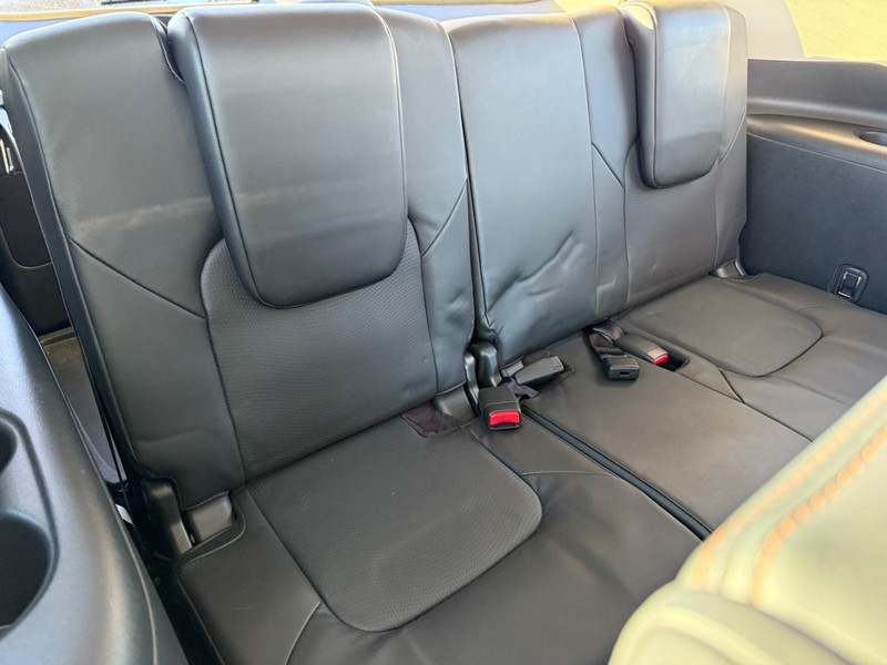 Nissan Armada Vehicle Full-screen Gallery Image 13