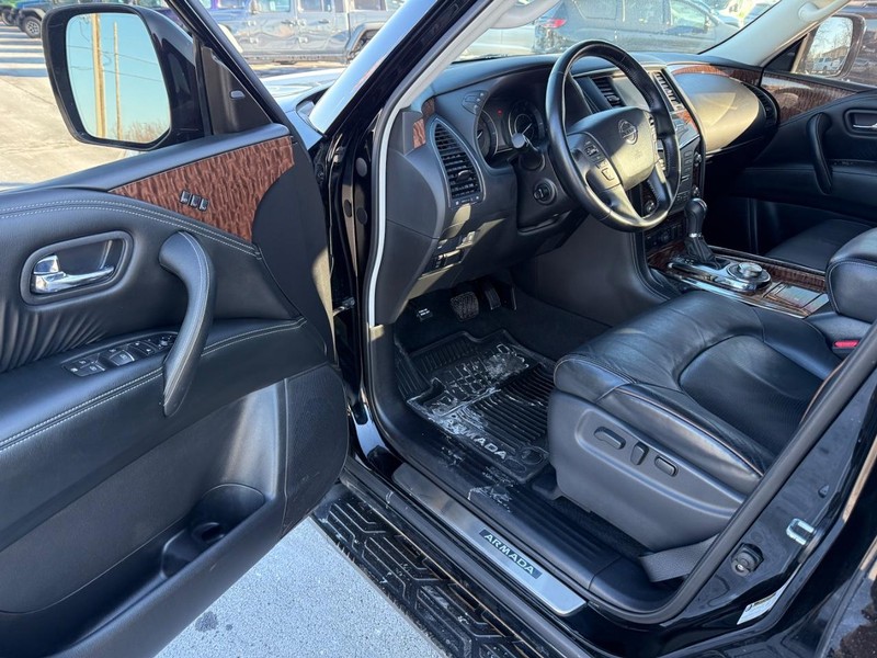 Nissan Armada Vehicle Full-screen Gallery Image 19