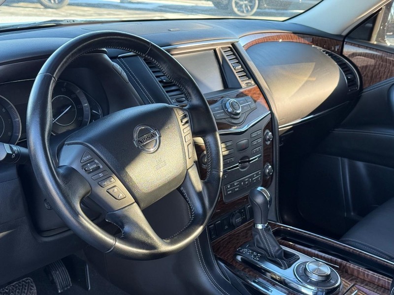Nissan Armada Vehicle Full-screen Gallery Image 21