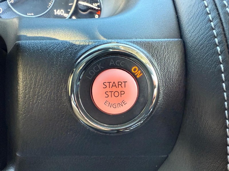 Nissan Armada Vehicle Full-screen Gallery Image 24