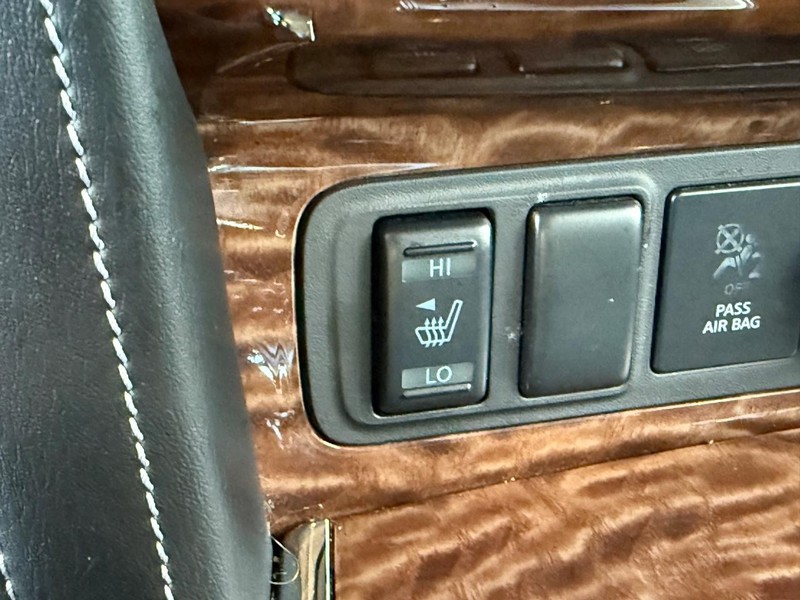 Nissan Armada Vehicle Full-screen Gallery Image 25